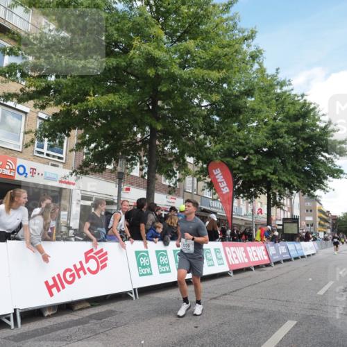 15.09.2024 - PSD Bank Halbmarathon Miley Keyser http://msf.ph/oto/7071694 15.09.2024 12:25:24 Ziel 2239, 2255, 2267 meine-sportfotos.de