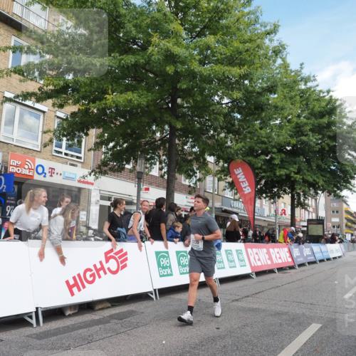 15.09.2024 - PSD Bank Halbmarathon Miley Keyser http://msf.ph/oto/7071698 15.09.2024 12:25:25 Ziel 2239, 2267, 2442 meine-sportfotos.de