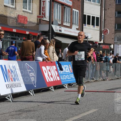 15.09.2024 - PSD Bank Halbmarathon Michael Strokosch http://msf.ph/oto/7071702 15.09.2024 12:10:40 Ziel 1932, 2059, 2107, 3077, 3147 meine-sportfotos.de