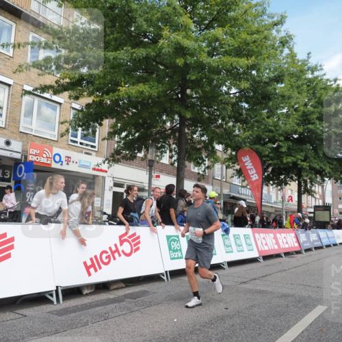 15.09.2024 - PSD Bank Halbmarathon Miley Keyser http://msf.ph/oto/7071703 15.09.2024 12:25:25 Ziel 2239, 2267, 2442 meine-sportfotos.de