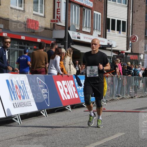 15.09.2024 - PSD Bank Halbmarathon Michael Strokosch http://msf.ph/oto/7071707 15.09.2024 12:10:40 Ziel 1932, 2059, 2107, 3077, 3147 meine-sportfotos.de