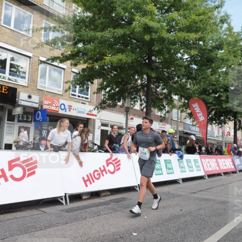 15.09.2024 - PSD Bank Halbmarathon Miley Keyser http://msf.ph/oto/7071712 15.09.2024 12:25:25 Ziel 2239, 2267, 2442 meine-sportfotos.de