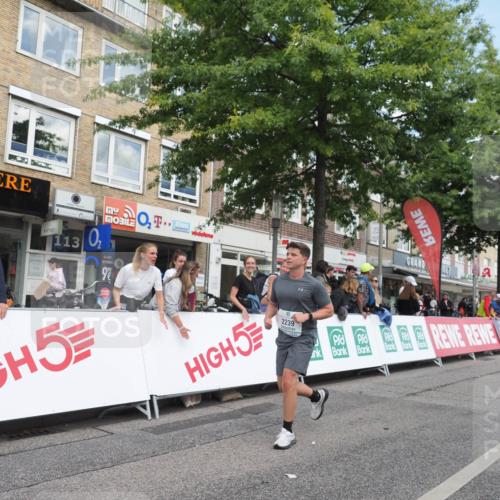 15.09.2024 - PSD Bank Halbmarathon Miley Keyser http://msf.ph/oto/7071717 15.09.2024 12:25:25 Ziel 2239, 2267, 2442 meine-sportfotos.de