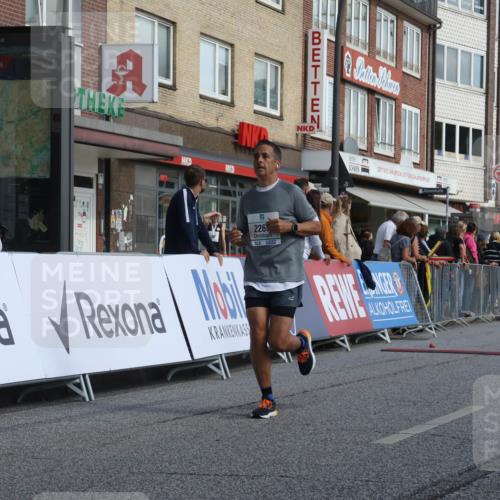 15.09.2024 - PSD Bank Halbmarathon Michael Strokosch http://msf.ph/oto/7071824 15.09.2024 12:10:51 Ziel 776, 1861, 1932, 1999, 2107, 2268, 2455, 2940 meine-sportfotos.de