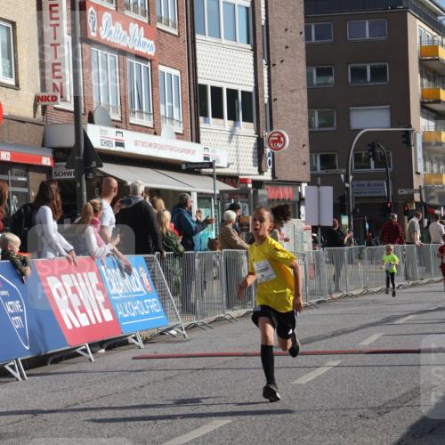 15.09.2024 - PSD Bank Halbmarathon Michael Strokosch http://msf.ph/oto/7071875 15.09.2024 10:28:47 Ziel 130, 140, 162, 179, 205, 222, 235, 273, 305 meine-sportfotos.de