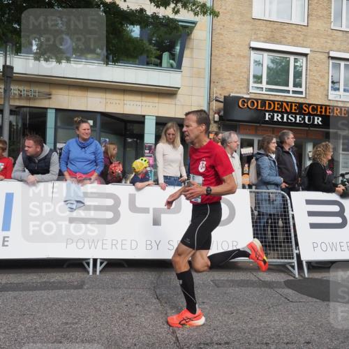 15.09.2024 - PSD Bank Halbmarathon Miley Keyser http://msf.ph/oto/7072002 15.09.2024 11:26:07 Ziel 670, 671, 1025 meine-sportfotos.de