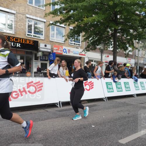 15.09.2024 - PSD Bank Halbmarathon Miley Keyser http://msf.ph/oto/7072005 15.09.2024 12:26:06 Ziel 3156, 3157, 3226, 3239, 3281, 3286, 3413 meine-sportfotos.de
