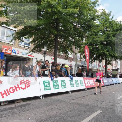 15.09.2024 - PSD Bank Halbmarathon Miley Keyser http://msf.ph/oto/7072027 15.09.2024 12:26:10 Ziel 3156, 3157, 3226, 3239, 3281, 3342, 3413 meine-sportfotos.de