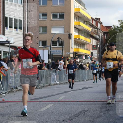 15.09.2024 - PSD Bank Halbmarathon Michael Strokosch http://msf.ph/oto/7072183 15.09.2024 12:11:17 Ziel 1242, 1930, 2519, 2540, 2888, 2941, 3530 meine-sportfotos.de