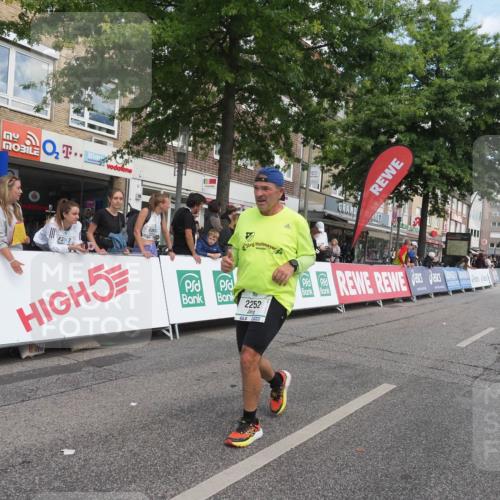 15.09.2024 - PSD Bank Halbmarathon Miley Keyser http://msf.ph/oto/7072286 15.09.2024 12:26:40 Ziel 2009, 2252, 3237, 3374, 3489 meine-sportfotos.de