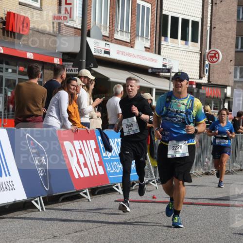 15.09.2024 - PSD Bank Halbmarathon Michael Strokosch http://msf.ph/oto/7072350 15.09.2024 12:11:29 Ziel 1242, 1930, 2005, 2031, 2187, 2193, 2220, 2226, 2540, 2884, 2888, 3209, 3223 meine-sportfotos.de
