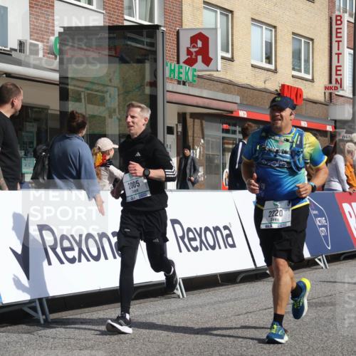 15.09.2024 - PSD Bank Halbmarathon Michael Strokosch http://msf.ph/oto/7072388 15.09.2024 12:11:31 Ziel 1242, 1634, 1930, 2005, 2031, 2187, 2193, 2220, 2226, 2782, 2884, 3209, 3223 meine-sportfotos.de