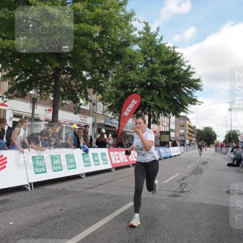 15.09.2024 - PSD Bank Halbmarathon Miley Keyser http://msf.ph/oto/7072400 15.09.2024 12:26:52 Ziel 2009, 2252, 3128, 3374 meine-sportfotos.de