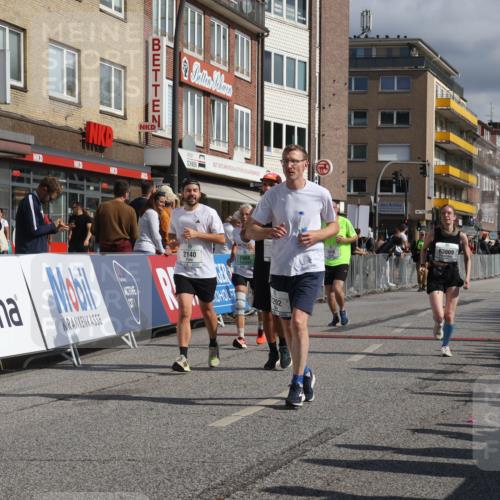 15.09.2024 - PSD Bank Halbmarathon Michael Strokosch http://msf.ph/oto/7072814 15.09.2024 12:12:07 Ziel 986, 1610, 2013, 2065, 2120, 2139, 2140, 2202, 2227, 3009, 3531 meine-sportfotos.de