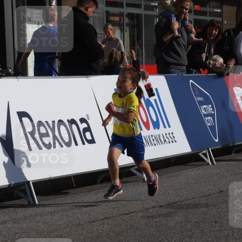 15.09.2024 - PSD Bank Halbmarathon Michael Strokosch http://msf.ph/oto/7073089 15.09.2024 10:30:55 Ziel 25, 38, 44, 126, 141, 145, 147, 207, 234, 277 meine-sportfotos.de