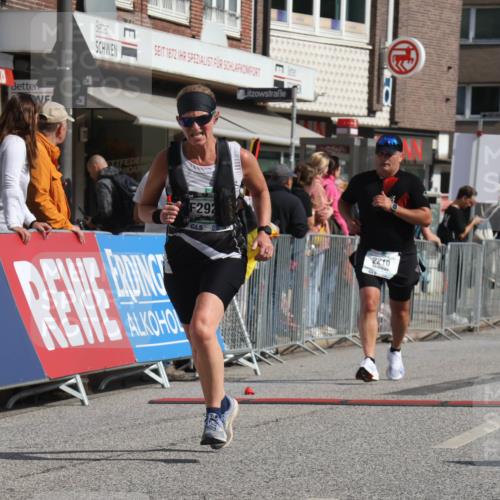 15.09.2024 - PSD Bank Halbmarathon Michael Strokosch http://msf.ph/oto/7073125 15.09.2024 12:12:40 Ziel 2210, 2926, 3296 meine-sportfotos.de