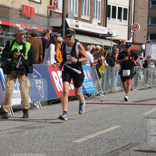 15.09.2024 - PSD Bank Halbmarathon Michael Strokosch http://msf.ph/oto/7073136 15.09.2024 12:12:41 Ziel 2210, 2926, 3296 meine-sportfotos.de