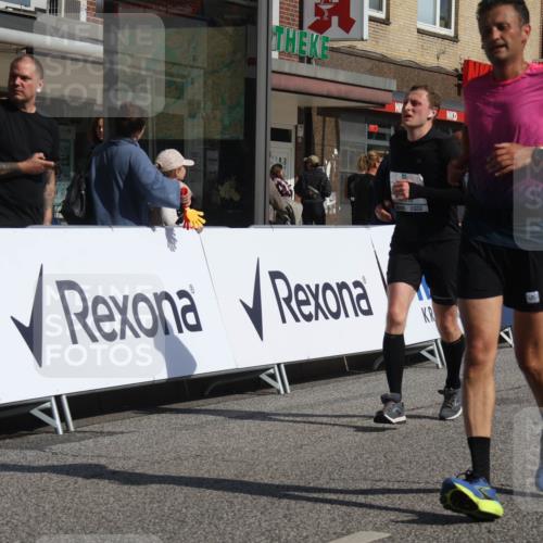 15.09.2024 - PSD Bank Halbmarathon Michael Strokosch http://msf.ph/oto/7073232 15.09.2024 12:12:53 Ziel 1815, 1903, 2210, 2732, 2856, 2926 meine-sportfotos.de