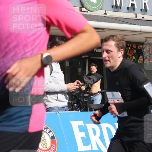 15.09.2024 - PSD Bank Halbmarathon Michael Strokosch http://msf.ph/oto/7073251 15.09.2024 12:12:55 Ziel 1815, 1903, 2210, 2300, 2732, 2856, 3254 meine-sportfotos.de