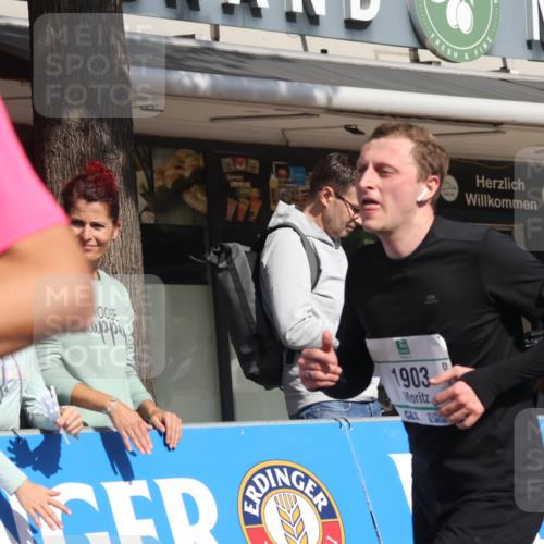 15.09.2024 - PSD Bank Halbmarathon Michael Strokosch http://msf.ph/oto/7073256 15.09.2024 12:12:55 Ziel 1815, 1903, 2210, 2300, 2732, 2856, 3254 meine-sportfotos.de