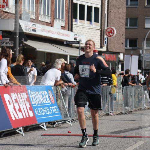 15.09.2024 - PSD Bank Halbmarathon Michael Strokosch http://msf.ph/oto/7073410 15.09.2024 12:13:08 Ziel 1815, 1982, 2064, 2100, 2300, 2393, 2732, 2856, 3254, 3497 meine-sportfotos.de