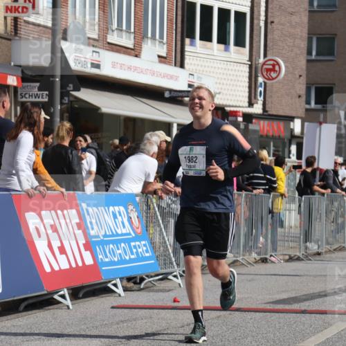 15.09.2024 - PSD Bank Halbmarathon Michael Strokosch http://msf.ph/oto/7073414 15.09.2024 12:13:09 Ziel 1815, 1982, 2064, 2100, 2300, 2393, 2732, 2856, 3254, 3497 meine-sportfotos.de