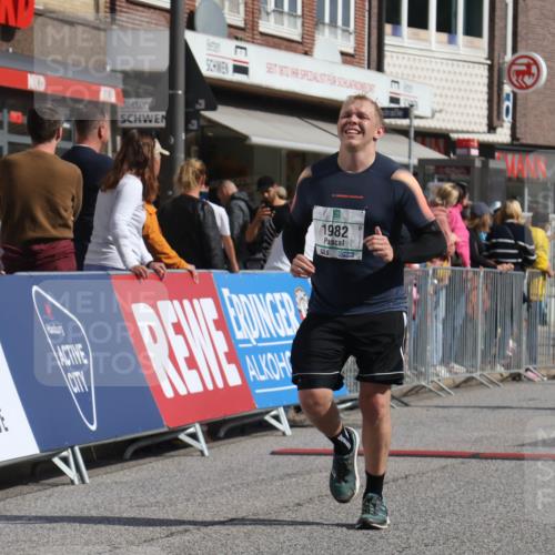 15.09.2024 - PSD Bank Halbmarathon Michael Strokosch http://msf.ph/oto/7073422 15.09.2024 12:13:09 Ziel 1815, 1982, 2064, 2100, 2300, 2393, 2732, 2856, 3254, 3497 meine-sportfotos.de