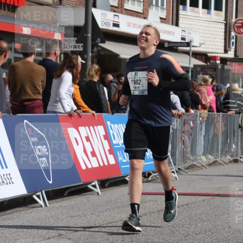 15.09.2024 - PSD Bank Halbmarathon Michael Strokosch http://msf.ph/oto/7073428 15.09.2024 12:13:09 Ziel 1815, 1982, 2064, 2100, 2300, 2393, 2732, 2856, 3254, 3497 meine-sportfotos.de