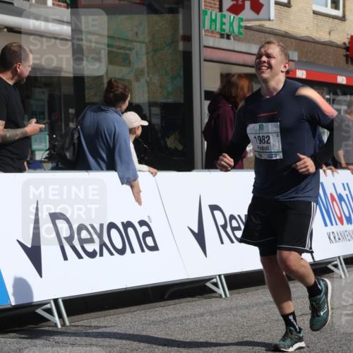 15.09.2024 - PSD Bank Halbmarathon Michael Strokosch http://msf.ph/oto/7073462 15.09.2024 12:13:11 Ziel 1815, 1982, 2064, 2099, 2100, 2300, 2393, 2856, 3254, 3497 meine-sportfotos.de