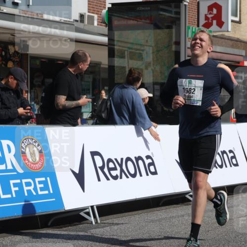 15.09.2024 - PSD Bank Halbmarathon Michael Strokosch http://msf.ph/oto/7073466 15.09.2024 12:13:11 Ziel 1815, 1982, 2064, 2099, 2100, 2300, 2393, 2856, 3254, 3497 meine-sportfotos.de
