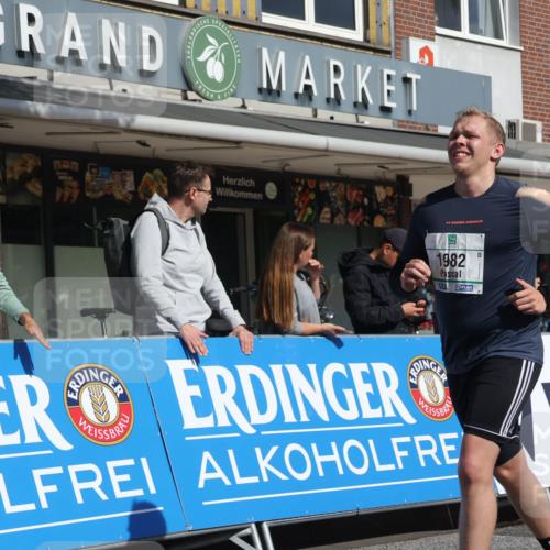 15.09.2024 - PSD Bank Halbmarathon Michael Strokosch http://msf.ph/oto/7073481 15.09.2024 12:13:12 Ziel 1815, 1982, 2050, 2064, 2099, 2100, 2148, 2300, 2393, 2856, 3043, 3044, 3254, 3497 meine-sportfotos.de