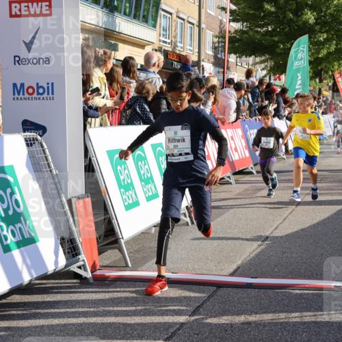 15.09.2024 - PSD Bank Halbmarathon Strokosch-Dieckow http://msf.ph/oto/7073501 15.09.2024 10:29:18 Ziel 5, 106, 107, 137, 150, 154, 170, 179, 189, 222, 231, 271, 288, 292, 297 meine-sportfotos.de