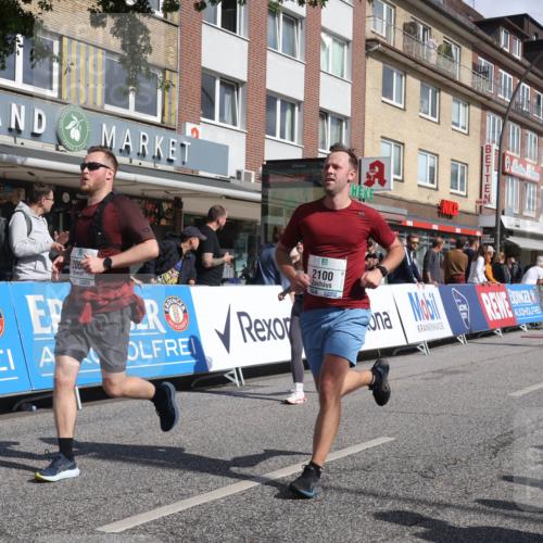 15.09.2024 - PSD Bank Halbmarathon Michael Strokosch http://msf.ph/oto/7073514 15.09.2024 12:13:17 Ziel 1982, 2050, 2064, 2099, 2100, 2148, 2203, 2393, 3043, 3044, 3497 meine-sportfotos.de