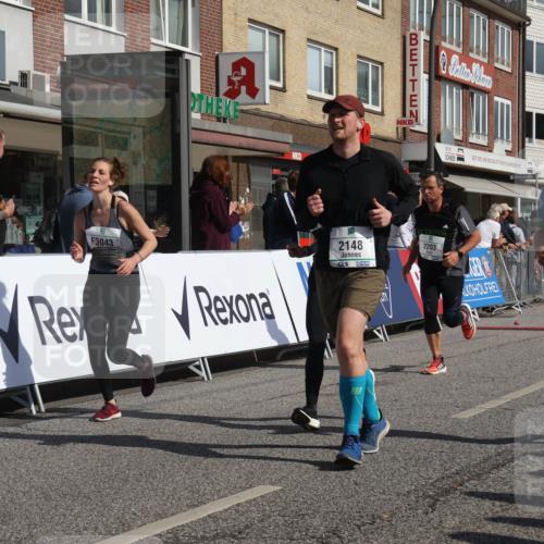 15.09.2024 - PSD Bank Halbmarathon Michael Strokosch http://msf.ph/oto/7073596 15.09.2024 12:13:21 Ziel 1982, 2050, 2064, 2099, 2100, 2148, 2178, 2203, 2393, 3043, 3044, 3497 meine-sportfotos.de