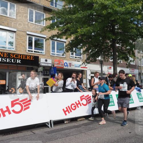 15.09.2024 - PSD Bank Halbmarathon Miley Keyser http://msf.ph/oto/7073614 15.09.2024 12:29:12 Ziel 2073, 2075, 2089, 2288, 2362, 2451, 3057, 3129, 3247, 3266, 3287, 3325, 3401, 3491 meine-sportfotos.de