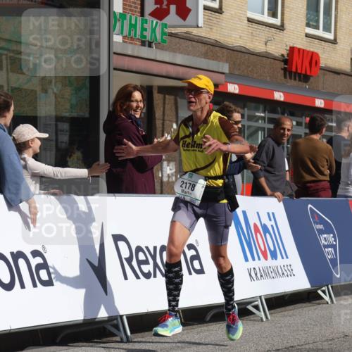 15.09.2024 - PSD Bank Halbmarathon Michael Strokosch http://msf.ph/oto/7073650 15.09.2024 12:13:27 Ziel 1651, 2050, 2064, 2099, 2100, 2148, 2178, 2203, 3043, 3044, 3497, 3534 meine-sportfotos.de