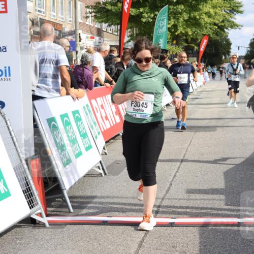 15.09.2024 - PSD Bank Halbmarathon Strokosch-Dieckow http://msf.ph/oto/7073838 15.09.2024 12:32:58 Ziel 2411, 2414, 3045, 3358, 3368 meine-sportfotos.de