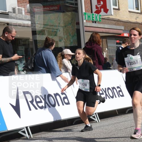 15.09.2024 - PSD Bank Halbmarathon Michael Strokosch http://msf.ph/oto/7074375 15.09.2024 12:14:17 Ziel 1996, 2262, 3021, 3058, 3062, 3120, 3228, 3244, 3429, 3557 meine-sportfotos.de