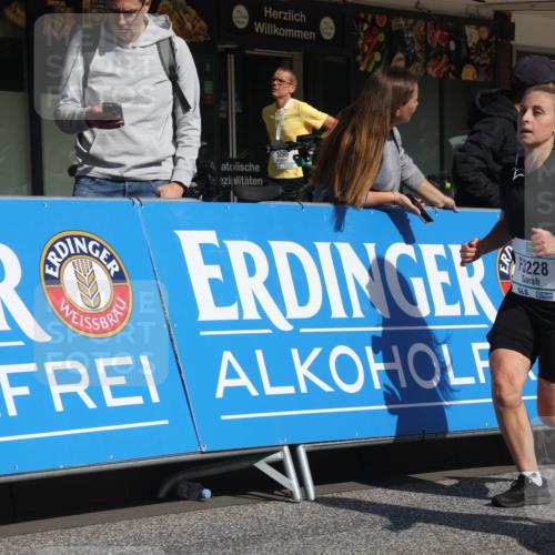 15.09.2024 - PSD Bank Halbmarathon Michael Strokosch http://msf.ph/oto/7074388 15.09.2024 12:14:18 Ziel 1996, 2262, 3021, 3062, 3120, 3228, 3244, 3429, 3557 meine-sportfotos.de