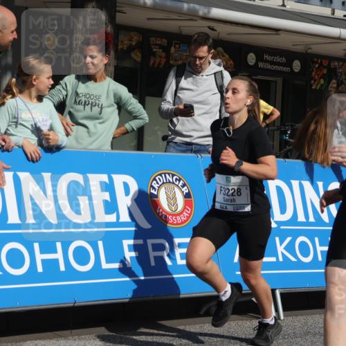15.09.2024 - PSD Bank Halbmarathon Michael Strokosch http://msf.ph/oto/7074399 15.09.2024 12:14:18 Ziel 1996, 2262, 3021, 3062, 3120, 3228, 3244, 3429, 3557 meine-sportfotos.de