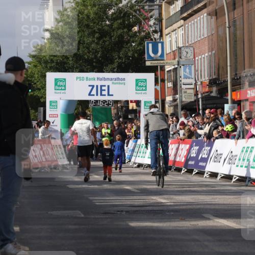 15.09.2024 - PSD Bank Halbmarathon Michael Strokosch http://msf.ph/oto/7074410 15.09.2024 10:33:34 Ziel  meine-sportfotos.de