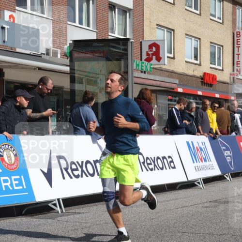 15.09.2024 - PSD Bank Halbmarathon Michael Strokosch http://msf.ph/oto/7074437 15.09.2024 12:14:21 Ziel 1996, 2262, 2350, 3021, 3062, 3228, 3244, 3429, 3557 meine-sportfotos.de