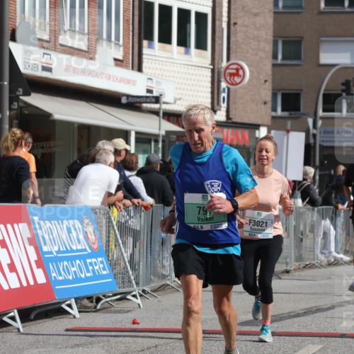 15.09.2024 - PSD Bank Halbmarathon Michael Strokosch http://msf.ph/oto/7074463 15.09.2024 12:14:23 Ziel 1996, 2262, 2350, 3021, 3062, 3132, 3228, 3244, 3557 meine-sportfotos.de