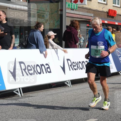 15.09.2024 - PSD Bank Halbmarathon Michael Strokosch http://msf.ph/oto/7074504 15.09.2024 12:14:25 Ziel 1896, 1996, 2350, 3021, 3132, 3228, 3557 meine-sportfotos.de