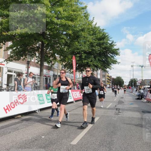 15.09.2024 - PSD Bank Halbmarathon Miley Keyser http://msf.ph/oto/7074670 15.09.2024 12:31:12 Ziel 1948, 2259, 2858, 3089, 3211, 3279, 3312, 3414, 3416, 3486, 3542 meine-sportfotos.de