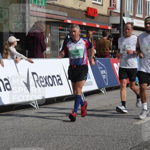 15.09.2024 - PSD Bank Halbmarathon Michael Strokosch http://msf.ph/oto/7074746 15.09.2024 12:14:45 Ziel 798, 972, 1544, 1896, 1950, 2390, 2530, 2557, 2573, 3000, 3168 meine-sportfotos.de
