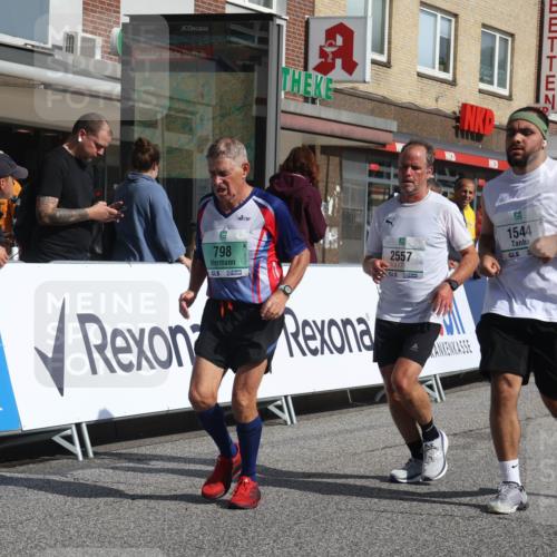 15.09.2024 - PSD Bank Halbmarathon Michael Strokosch http://msf.ph/oto/7074760 15.09.2024 12:14:46 Ziel 798, 972, 1544, 1950, 2390, 2530, 2557, 2573, 3000, 3052, 3168 meine-sportfotos.de