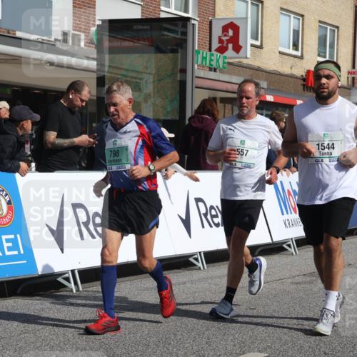 15.09.2024 - PSD Bank Halbmarathon Michael Strokosch http://msf.ph/oto/7074767 15.09.2024 12:14:46 Ziel 798, 972, 1544, 1950, 2390, 2530, 2557, 2573, 3000, 3052, 3168 meine-sportfotos.de