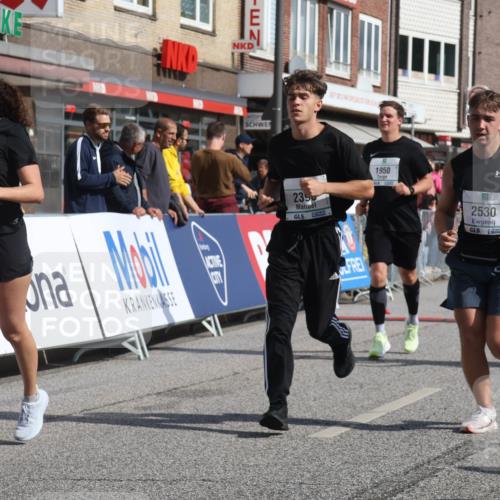 15.09.2024 - PSD Bank Halbmarathon Michael Strokosch http://msf.ph/oto/7074848 15.09.2024 12:14:53 Ziel 798, 1544, 1950, 1964, 2118, 2390, 2530, 2557, 3000, 3052, 3168 meine-sportfotos.de