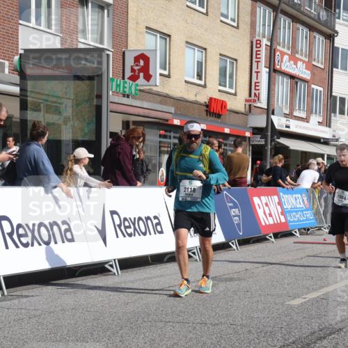 15.09.2024 - PSD Bank Halbmarathon Michael Strokosch http://msf.ph/oto/7074921 15.09.2024 12:15:01 Ziel 1950, 1964, 2091, 2118, 2390, 2522, 2530, 3000, 3052, 3168, 3170 meine-sportfotos.de